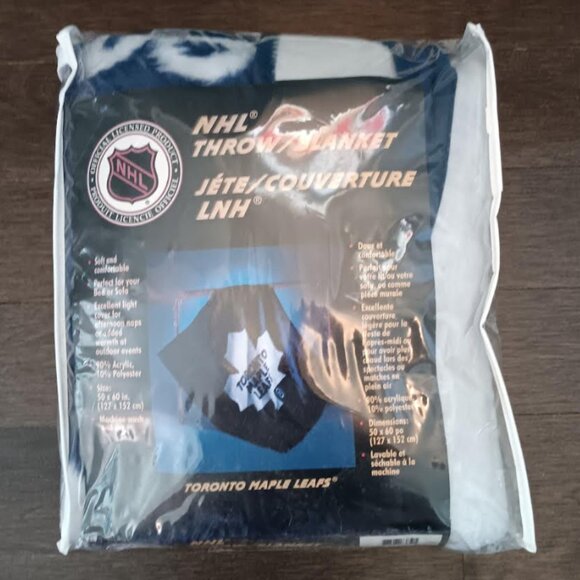 Toronto Maple Leafs NHL Fleece Throw Blanket 🍎 - Picture 4 of 6